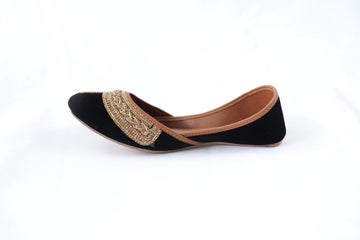 Black and Gold Simple Khussas/Juttis